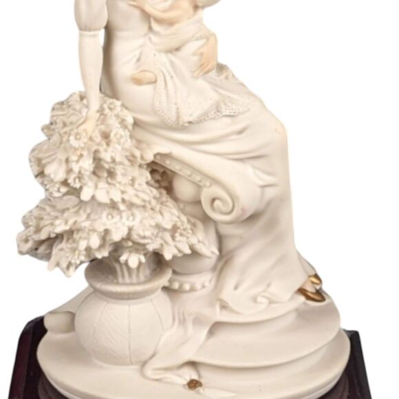 Vintage Capodimonte Maternity Statue by Armani: 1980s Italian Porcelain Art - Picture 4 of 9